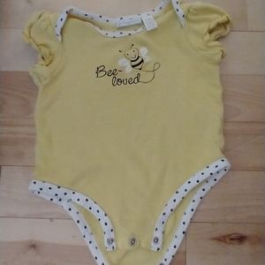 4/20$ 6-9m first impressions bee loved yellow bee onesie